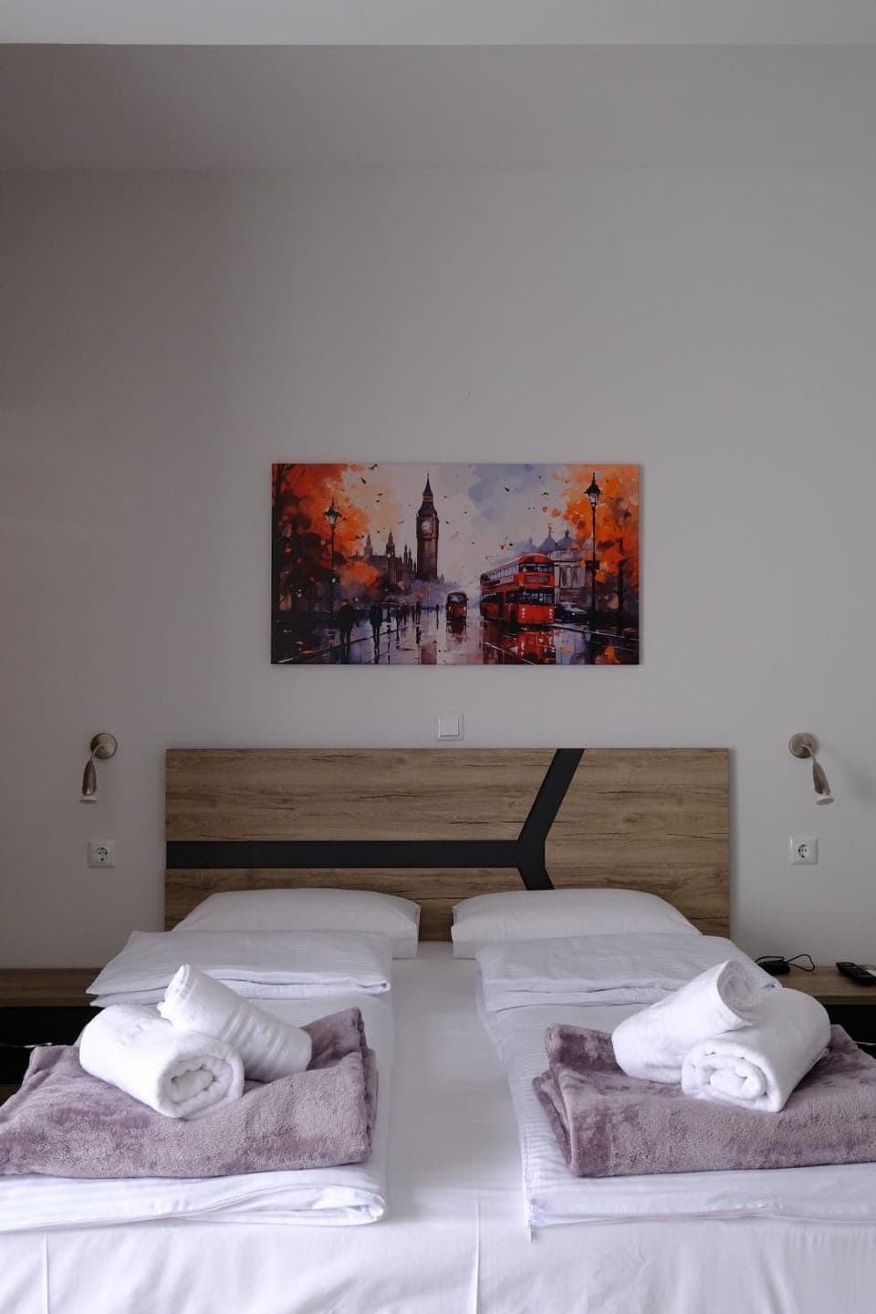 Bed, Photo of the whole room, Bedroom, towels