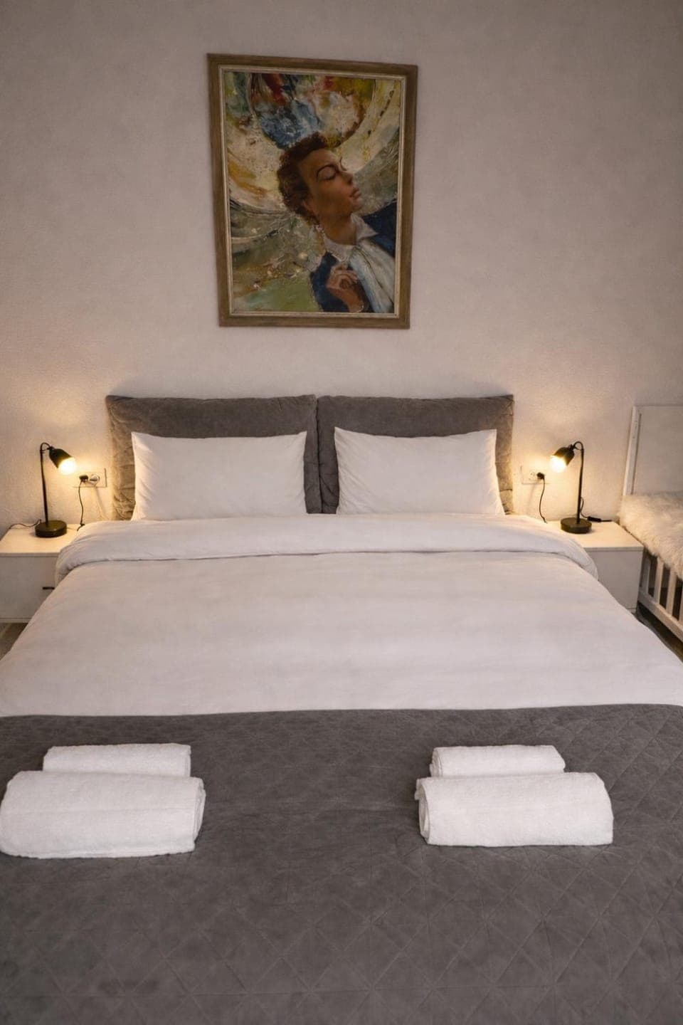 Bed, Photo of the whole room, Bedroom, towels