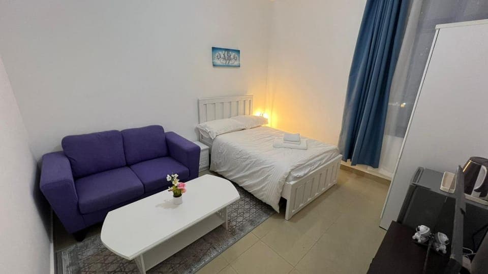 Bed, TV and multimedia, Living room