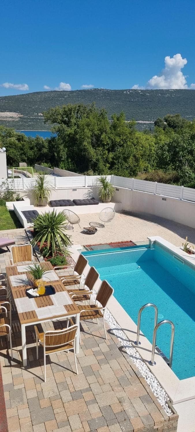 Mountain view, Pool view, Sea view, Swimming pool