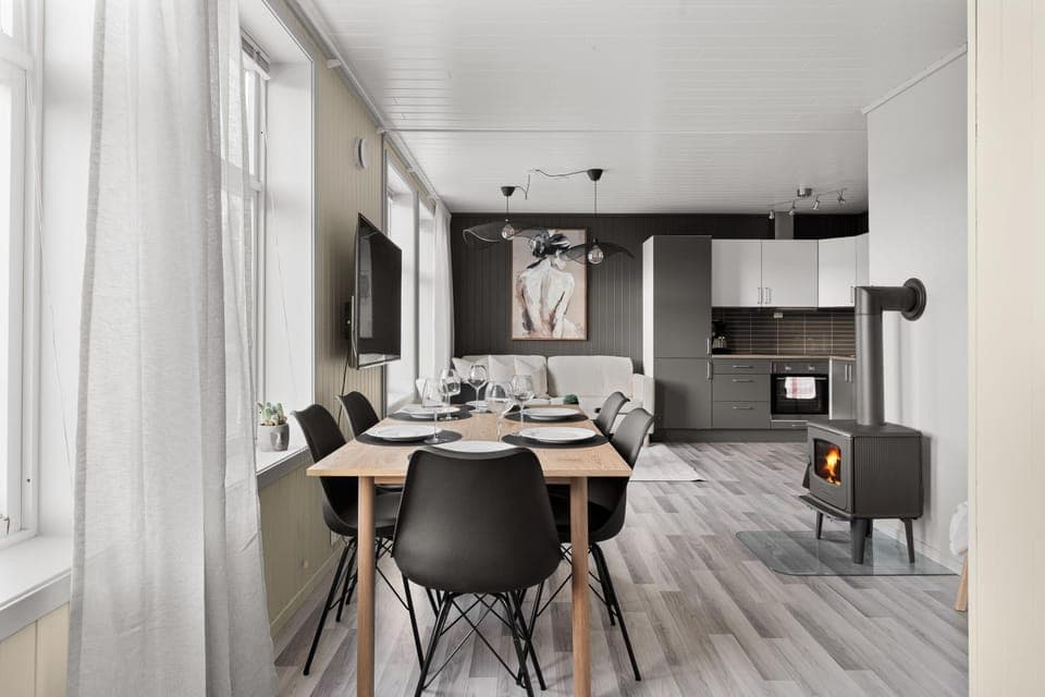 Kitchen or kitchenette, Living room, Seating area, Dining area, minibar, pet friendly, stove