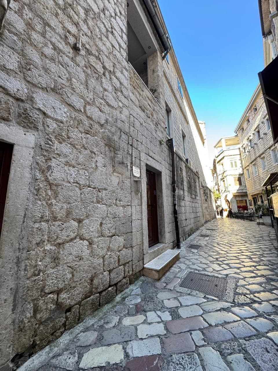 Property building, Neighbourhood, Landmark view