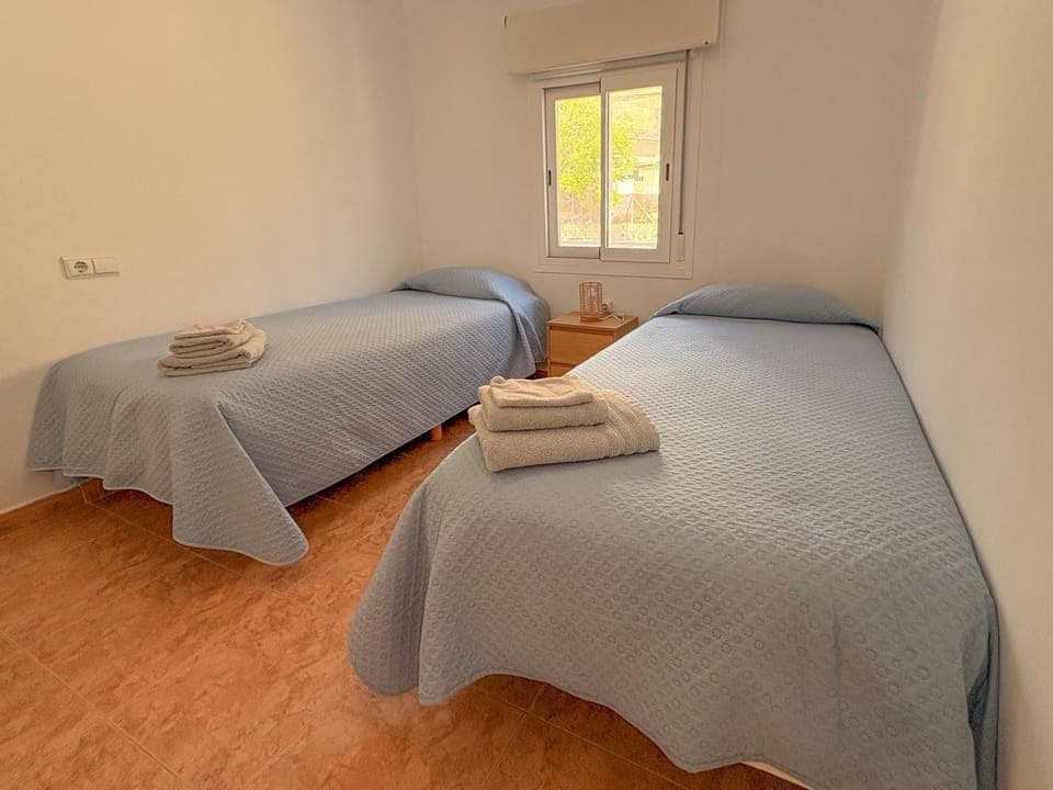 Bed, Photo of the whole room, Bedroom, towels