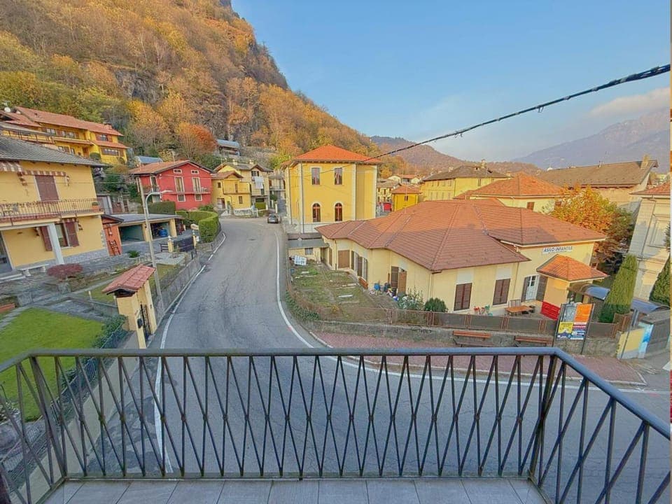 Neighbourhood, Mountain view, Street view