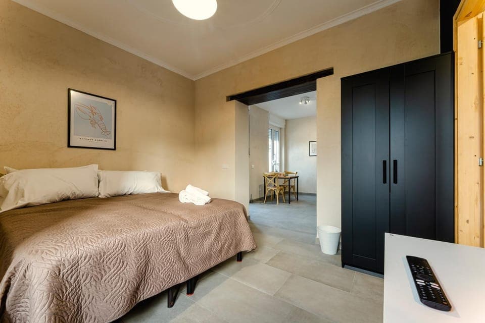 Bed, TV and multimedia, Photo of the whole room, Bedroom, wardrobe