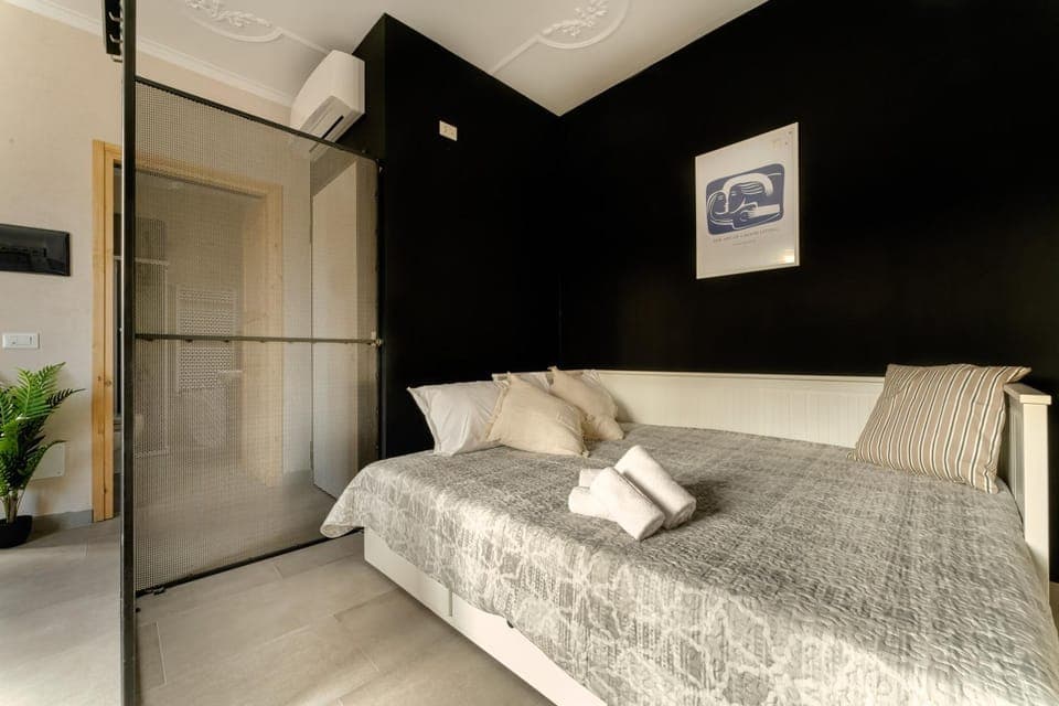 Bed, Photo of the whole room, Bedroom, wardrobe