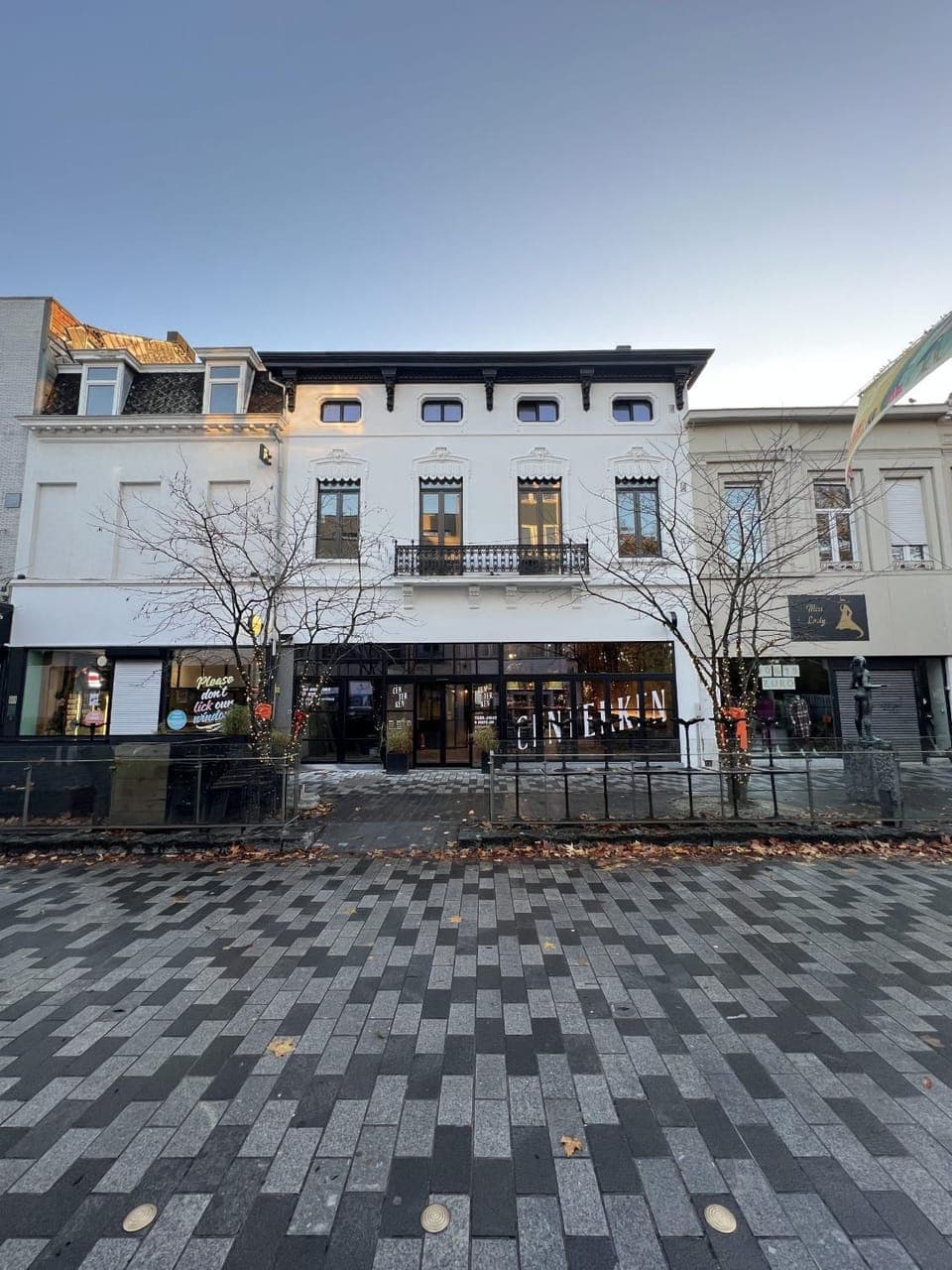 Property building, Day, Location