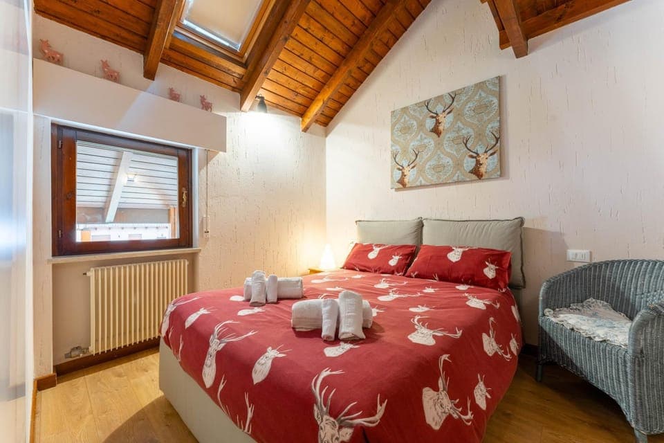 Bed, Photo of the whole room, Bedroom, internet, towels