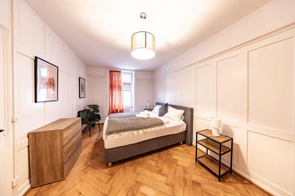 Bed, Photo of the whole room, Family, wardrobe