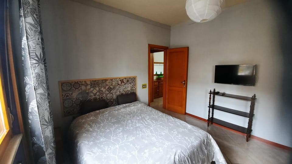 Bed, TV and multimedia, Bedroom, wardrobe