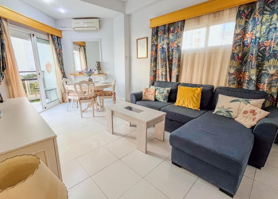 Living room, Dining area, air conditioner