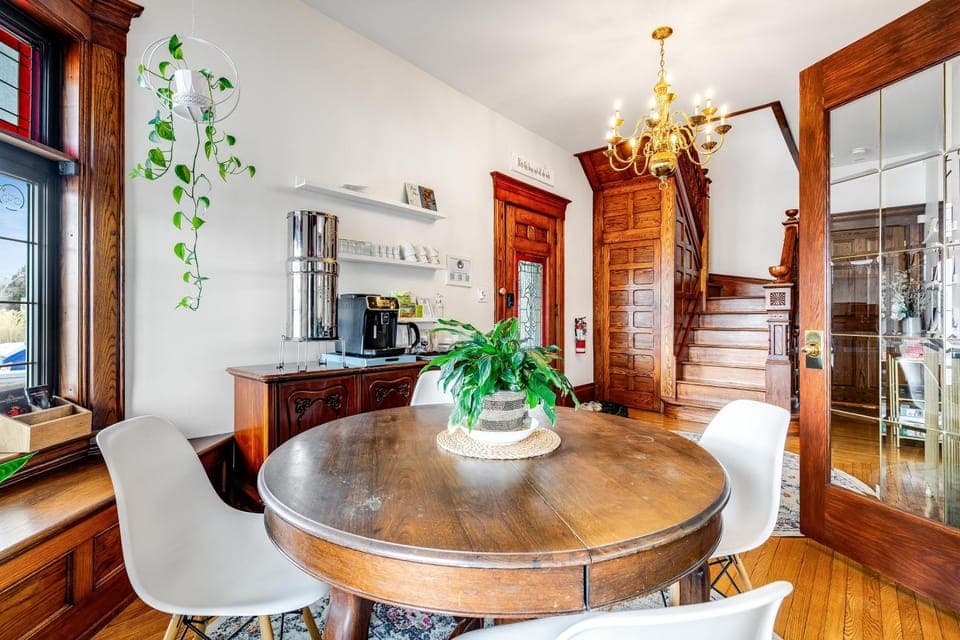 Coffee/tea facilities, Dining area