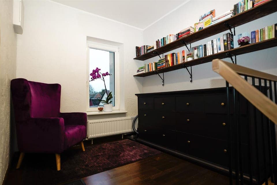 Library, Seating area