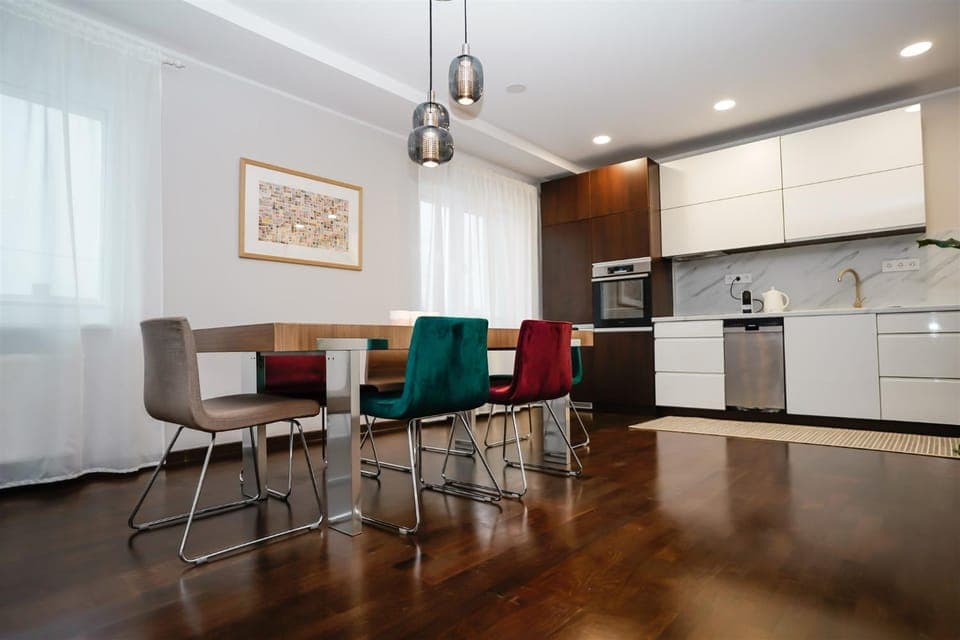 Kitchen or kitchenette, Dining area, dishwasher, minibar, oven, stove