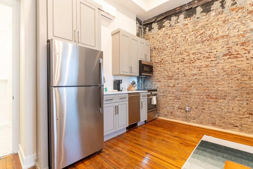 Junior Suite, Queen Apartment in Frankfort