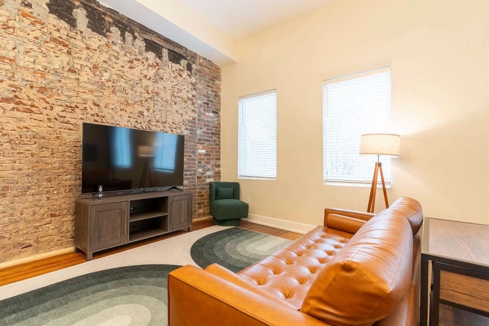 Junior Suite, Queen Apartment in Frankfort