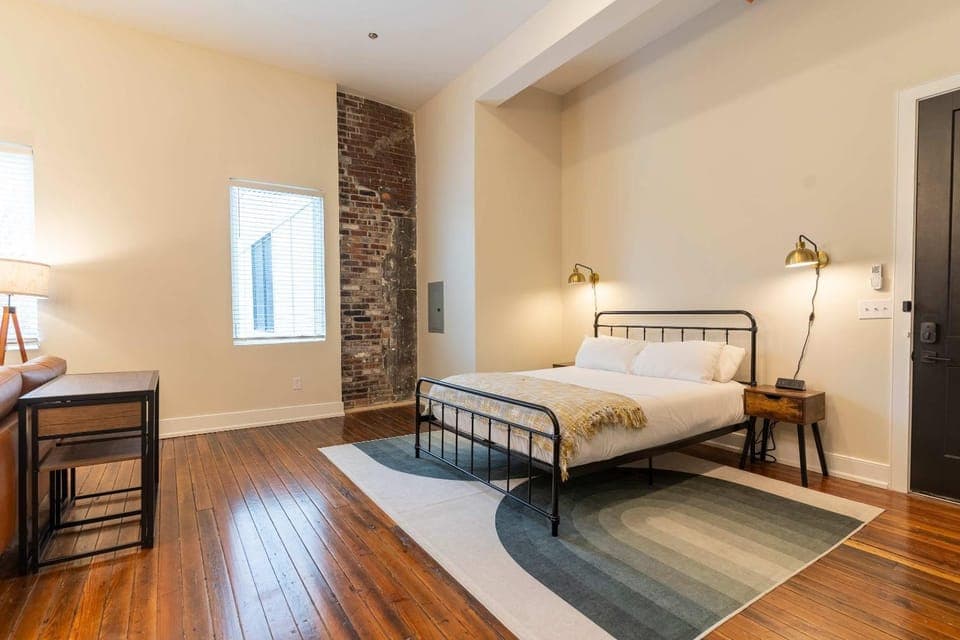 Junior Suite, Queen Apartment in Frankfort