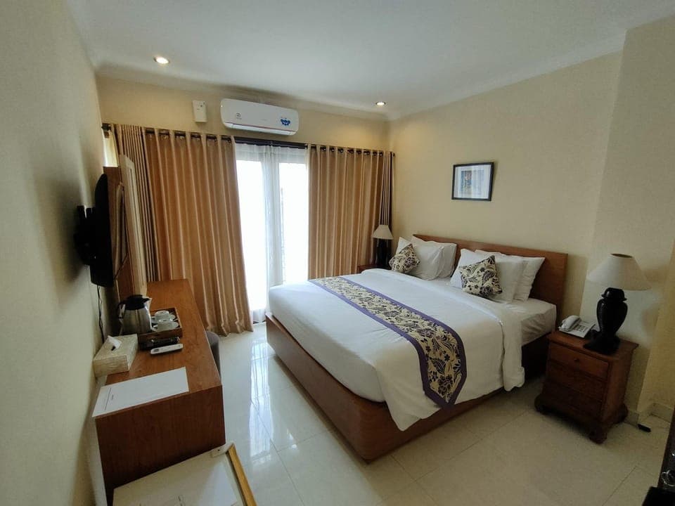 Communal lounge/ TV room, Bed, TV and multimedia, Photo of the whole room, Seating area, Evening entertainment, Bedroom, air conditioner