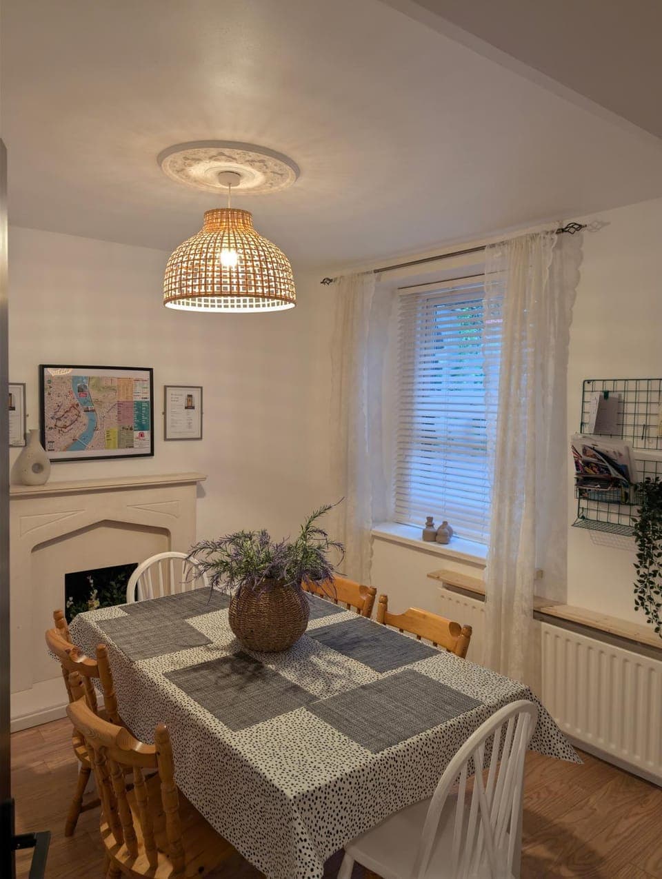 Seating area, Dining area