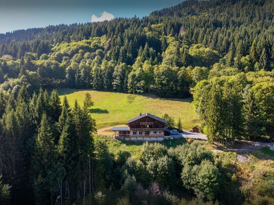 Property building, Day, Natural landscape, Summer, Mountain view