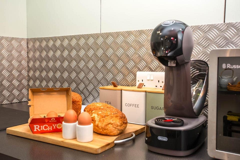 Coffee/tea facilities, Kitchen or kitchenette, microwave, kitchen