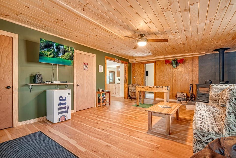 Game Room, Karaoke, fireplace