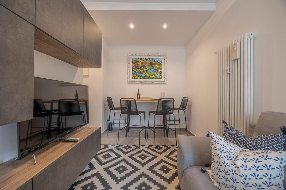 TV and multimedia, Living room, Dining area