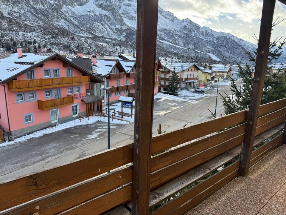 View (from property/room), Balcony/Terrace, Mountain view