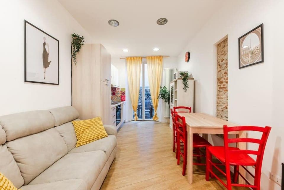 Living room, Seating area, Dining area