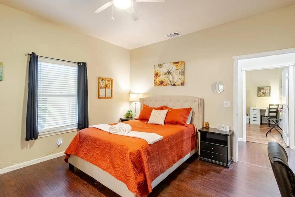 Bed, Photo of the whole room, Bedroom