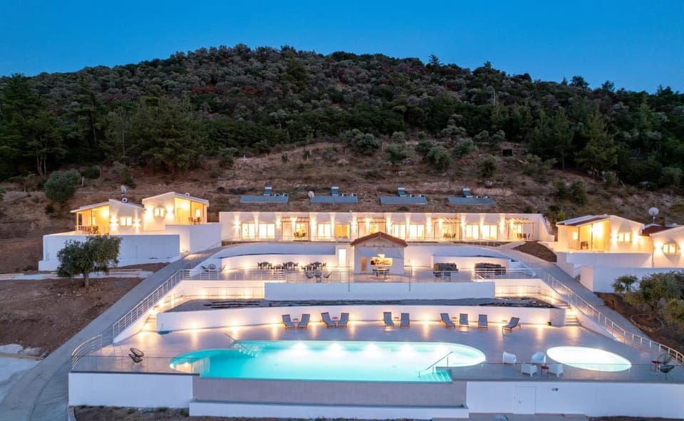 Property building, Night, Natural landscape, Swimming pool, sunbed