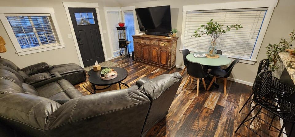 Communal lounge/ TV room, TV and multimedia, Living room, Evening entertainment