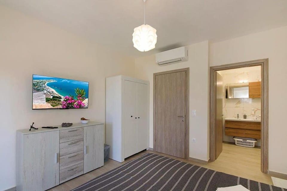 TV and multimedia, Bedroom, wardrobe