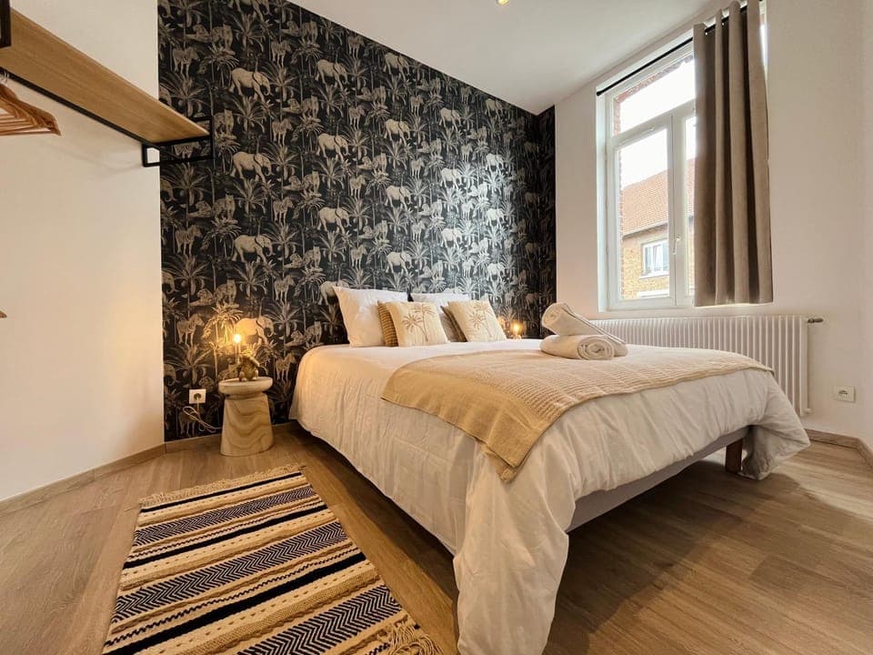 Bed, Photo of the whole room, Bedroom