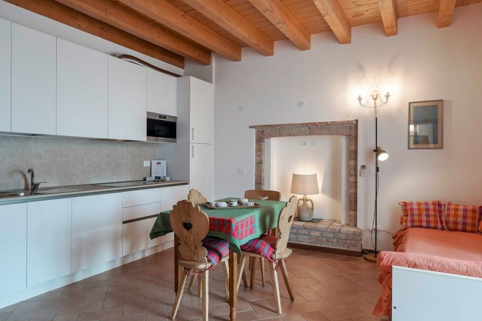 Kitchen or kitchenette, Living room, Seating area, Dining area