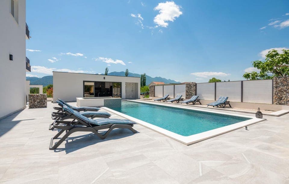 Balcony/Terrace, Swimming pool