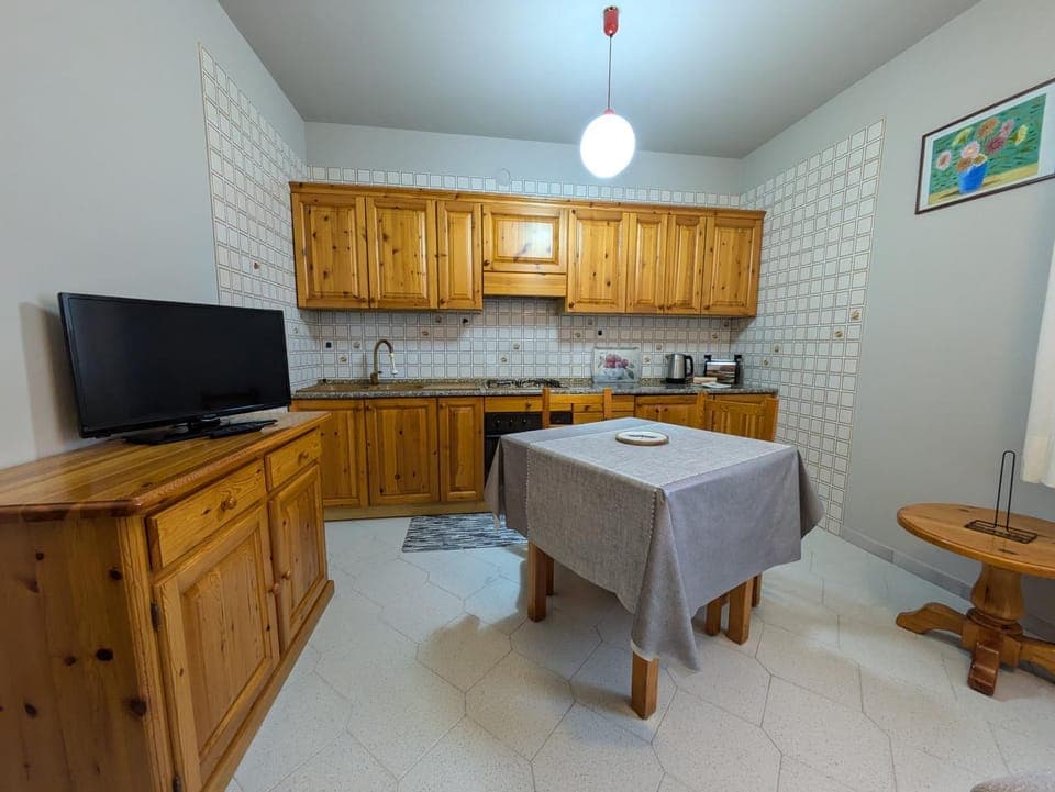 TV and multimedia, Kitchen or kitchenette, Dining area, pet friendly, stove