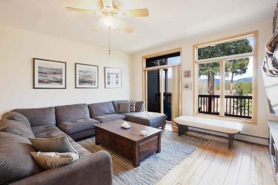 Prospect Point Getaway: Mountain Views w/ Private Hot Tub Apartment in Frisco