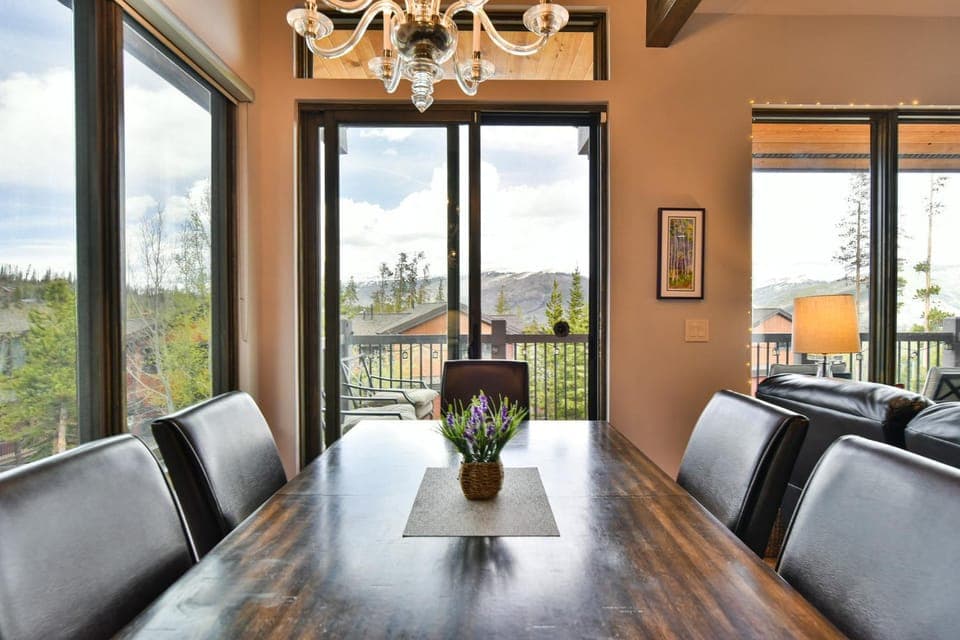 Lodgepole Lookout: Panoramic Mountain Views Apartment in Wildernest