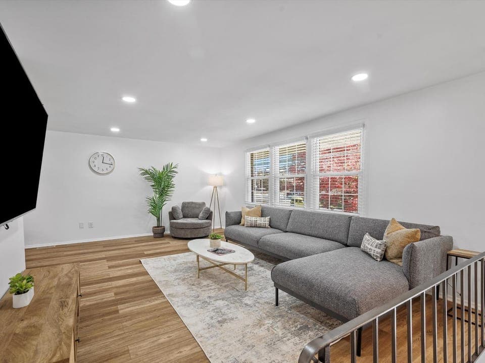 Modern and Accessible 5 Bedroom Home in Cranberry, Pittsburg with Game Room House in Cranberry Township