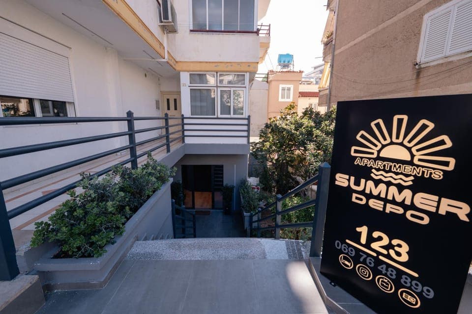 Property building, Property logo or sign, Logo/Certificate/Sign, Street view