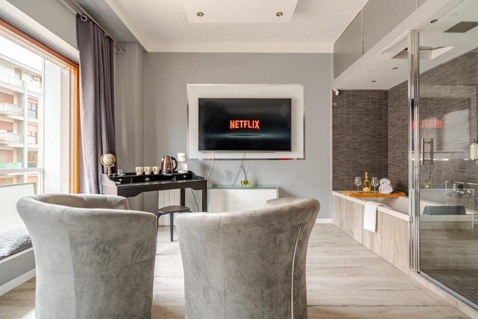 TV and multimedia, Coffee/tea facilities, Living room, Seating area