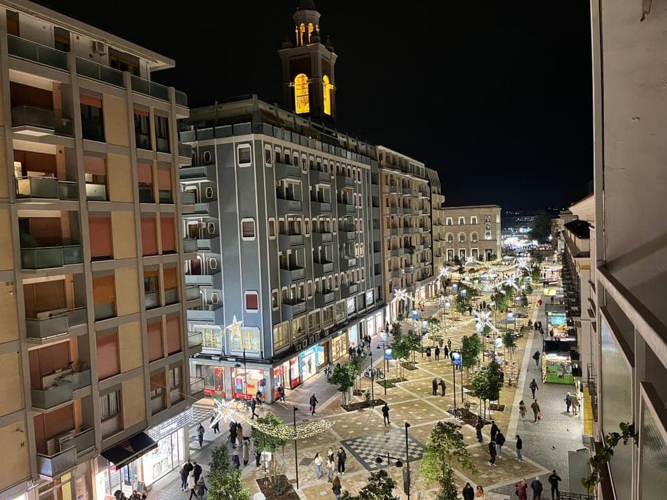 Property building, Night, People, Neighbourhood, Bird's eye view, City view, Landmark view, Street view, Location, group of guests