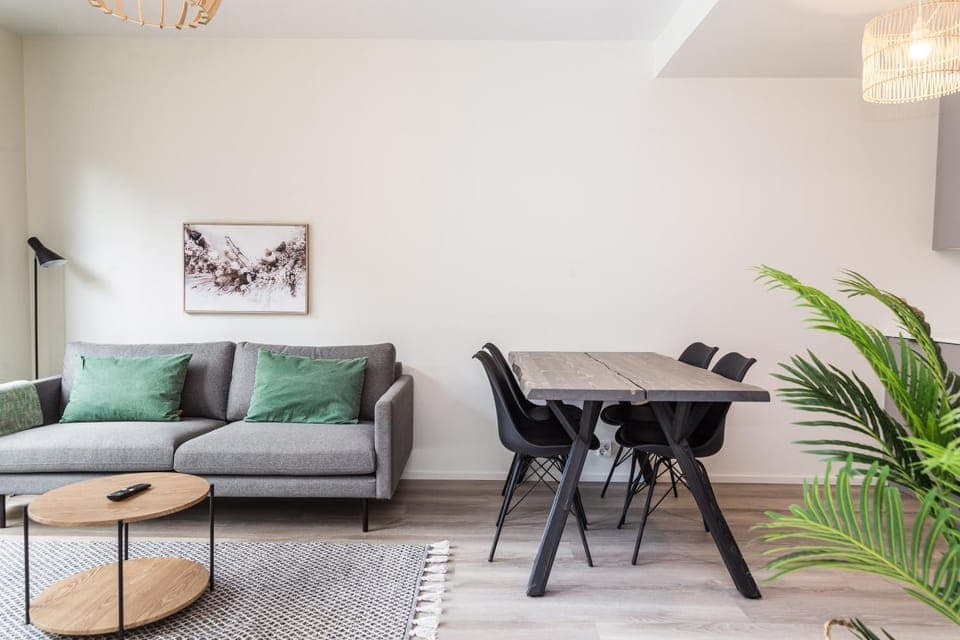 Seating area, Dining area