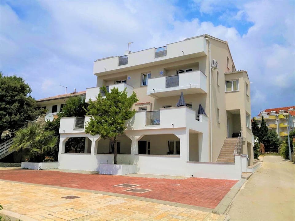 Property building, Facade/entrance