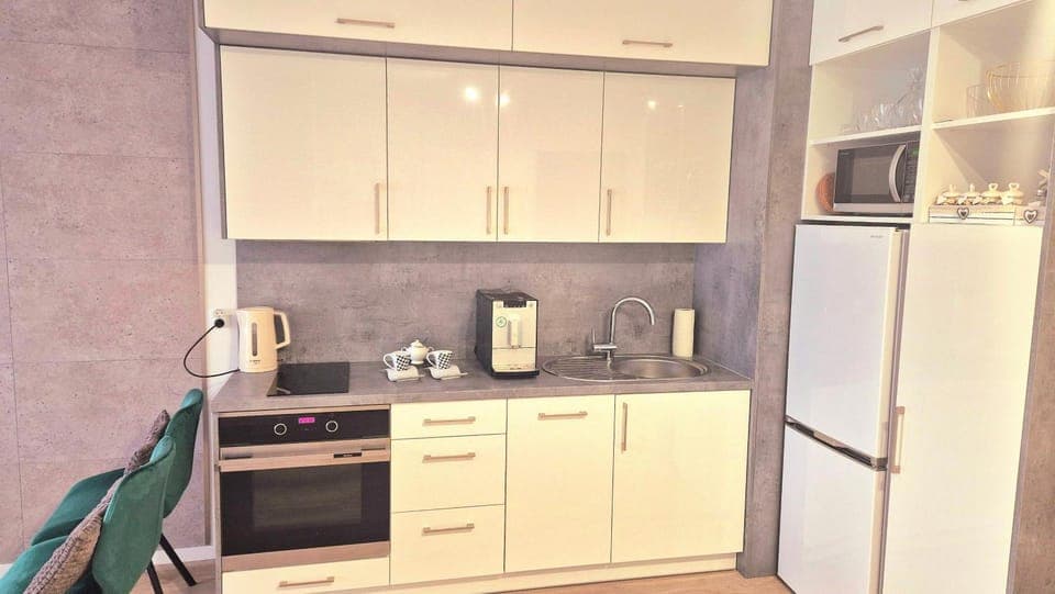 Kitchen or kitchenette, oven