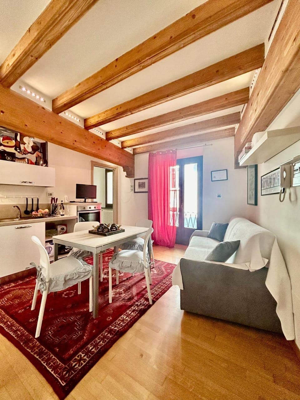 Photo of the whole room