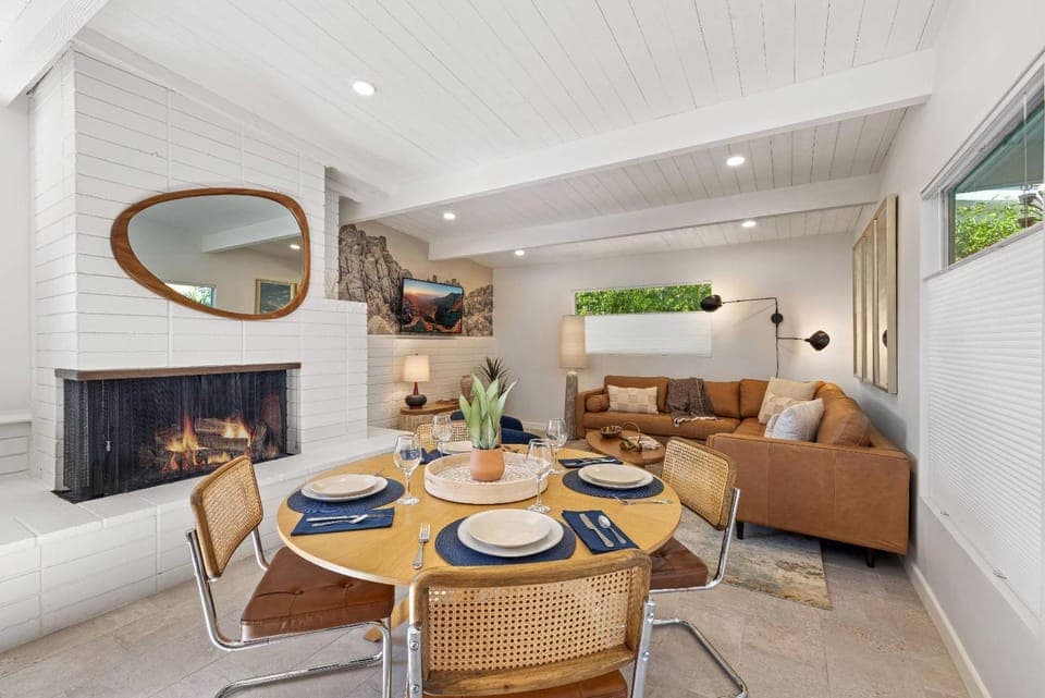 Living room, Seating area, Dining area