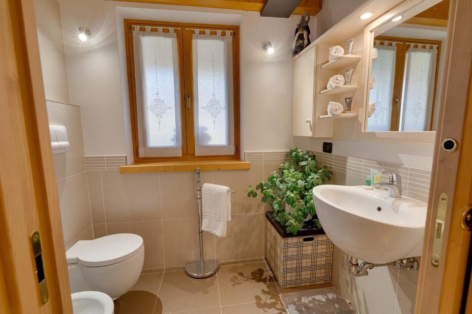 Toilet, Bathroom, bidet, towels