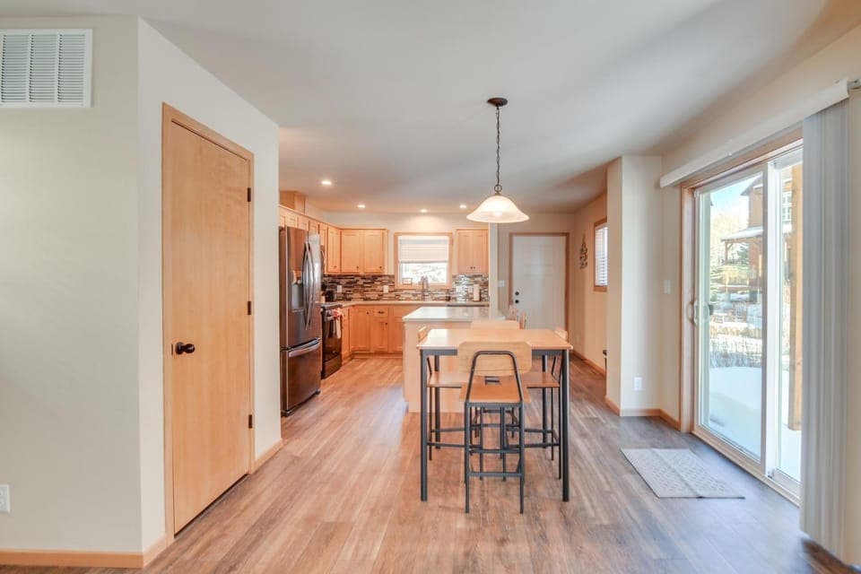4 Mi to Granby Ranch: Cabin w/ Hot Tub Access! Cabin in Granby